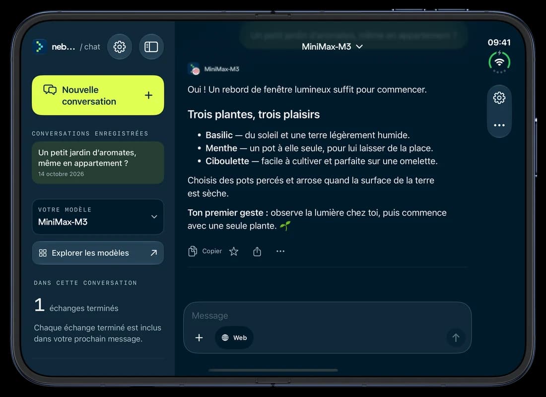 iPhone Duo · ouvert — Nebius Chat sur iPhone : une conversation autour d’un jardin d’aromates.