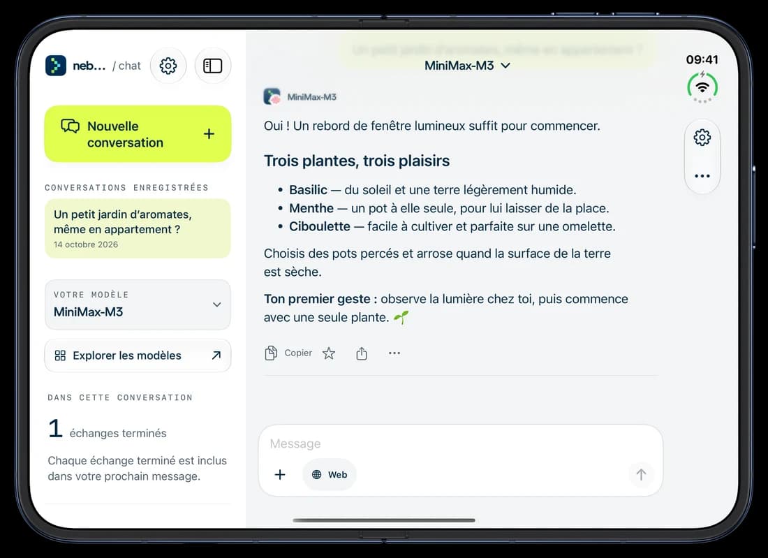 iPhone Duo · ouvert — Nebius Chat sur iPhone : une conversation autour d’un jardin d’aromates.
